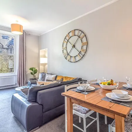 Pass The Keys Spacious And Homely Flat On The Royal Mile Edinburgh Exterior photo