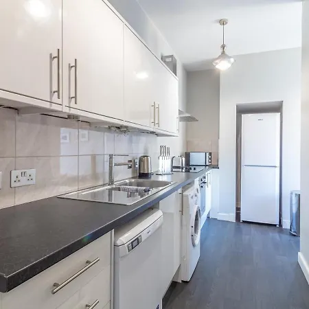 Pass The Keys Spacious And Homely Flat On The Royal Mile Edinburgh Exterior photo
