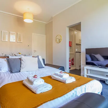 Pass The Keys Spacious And Homely Flat On The Royal Mile Edinburgh Exterior photo